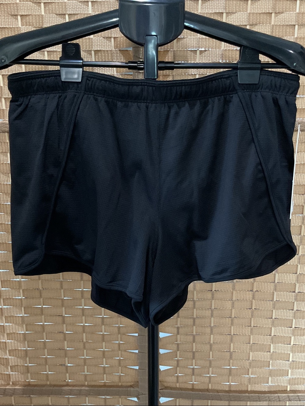 lululemon athletica Women's Black Swiftly Mid-Rise 3” Short